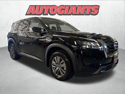 2025 Nissan Pathfinder S