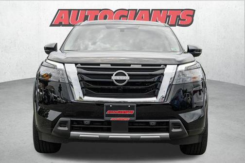 2025 Nissan Pathfinder SL 4WD