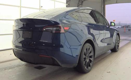 2022 Tesla Model Y Long Range Dual Motor All-Wheel Drive