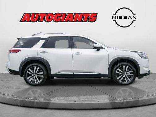 2025 Nissan Pathfinder Platinum 4WD