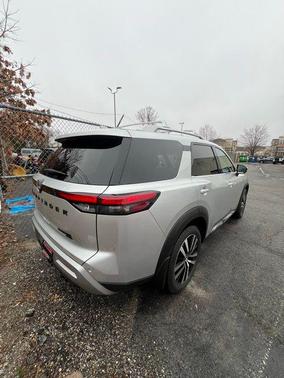 2024 Nissan Pathfinder Platinum 4WD