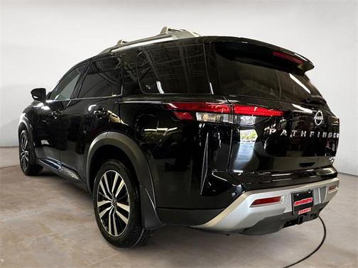 2025 Nissan Pathfinder Platinum 4WD