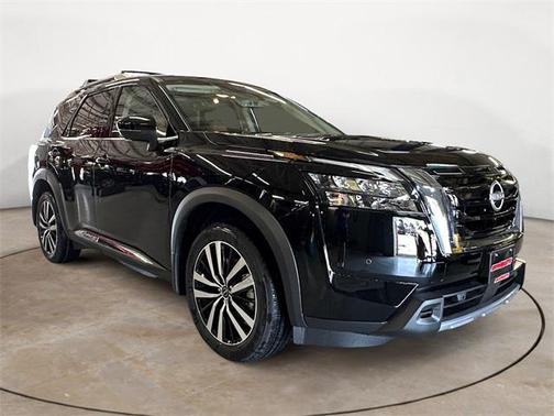 2025 Nissan Pathfinder Platinum 4WD