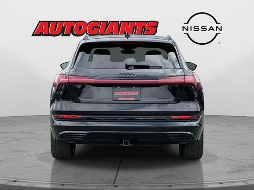 2022 Audi e-tron Premium Plus