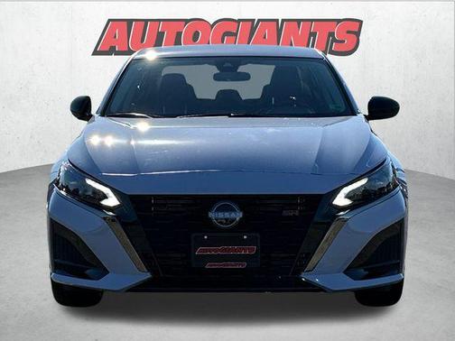 2025 Nissan Altima SR FWD