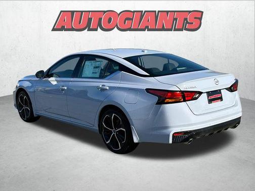2025 Nissan Altima SR FWD