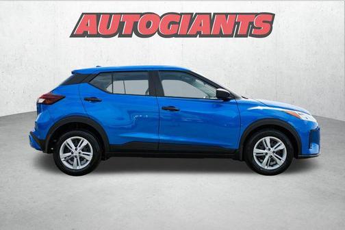 2025 Nissan Kicks S