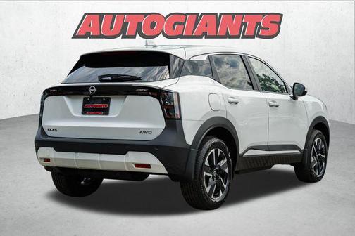 2025 Nissan Kicks SV
