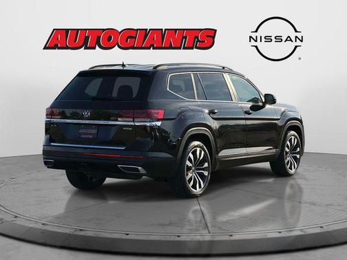 Deep Black 2022 Volkswagen Atlas 3.6L SE w/Technology
