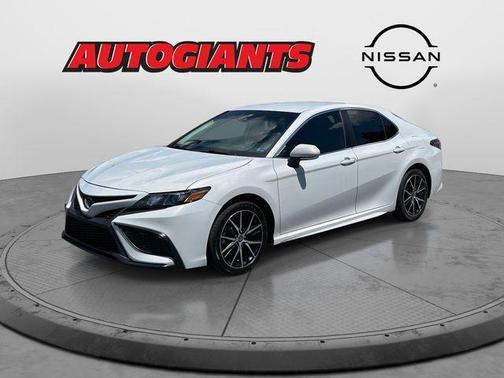 Ice Edge 2023 Toyota Camry SE