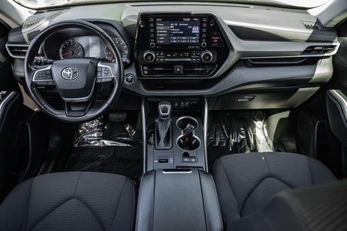 2022 Toyota Highlander LE