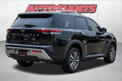 2023 Nissan Pathfinder SL 4WD