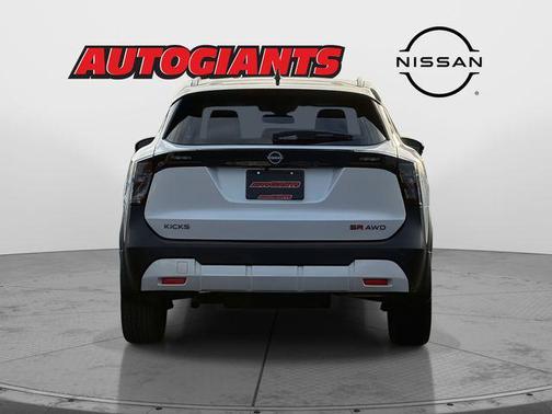 2025 Nissan Kicks SR