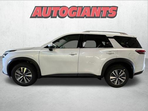 2025 Nissan Pathfinder SL 4WD
