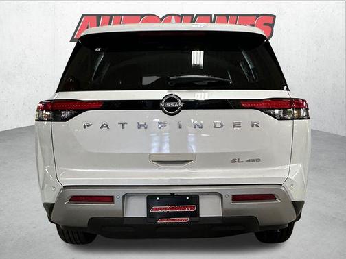 2025 Nissan Pathfinder SL 4WD