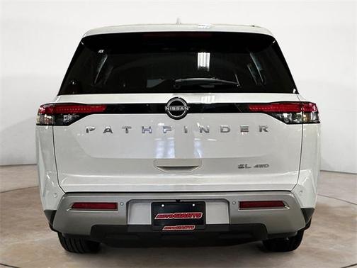 2025 Nissan Pathfinder SL 4WD