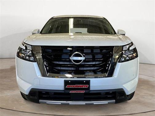 2025 Nissan Pathfinder SL 4WD