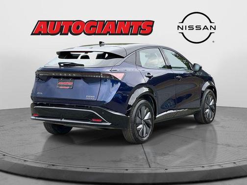 Deep Ocean Blue Pearl/Black Diamond Pearl 2024 Nissan ARIYA ENGAGE