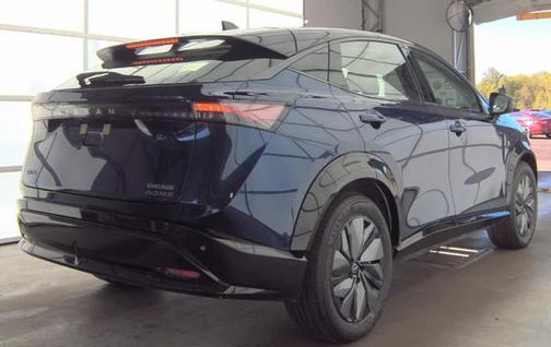 Deep Ocean Blue Pearl/Black Diamond Pearl 2024 Nissan ARIYA ENGAGE