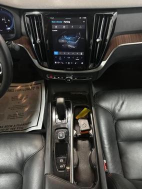 2024 Volvo S60 Plus Dark Theme