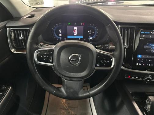 2024 Volvo S60 Plus Dark Theme