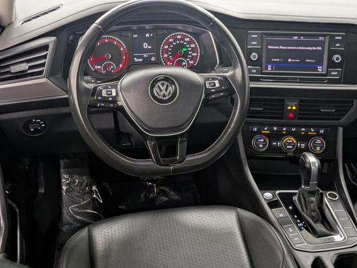 Pure White 2019 Volkswagen Jetta 1.4T SE