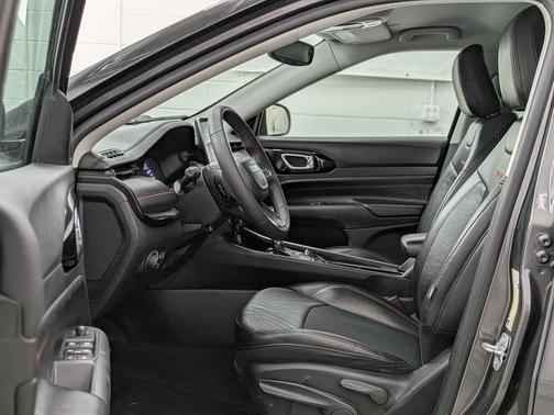 Granite Crystal Metallic Clearcoat 2022 Jeep Compass Trailhawk