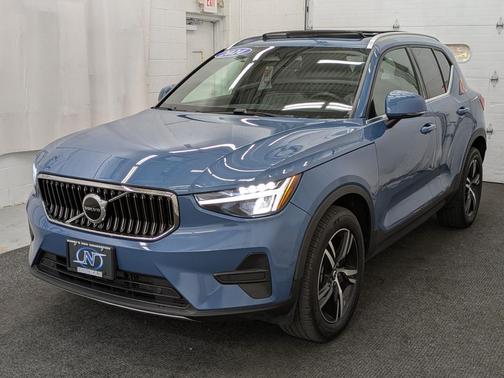 2024 Volvo XC40 B5 Core Bright Theme