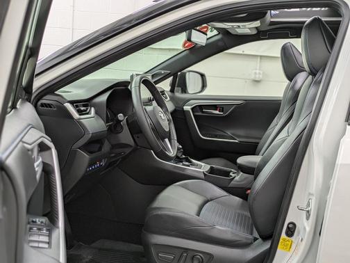 2022 Toyota RAV4 Hybrid SE