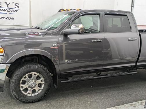 2019 RAM 2500 Laramie Crew Cab 4x4 6'4' Box