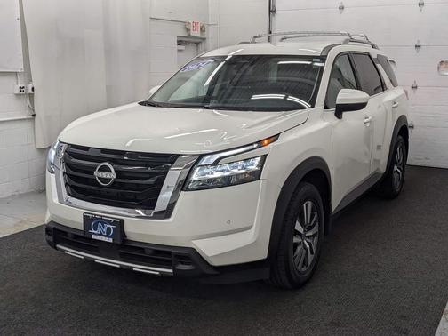 2024 Nissan Pathfinder SL 4WD