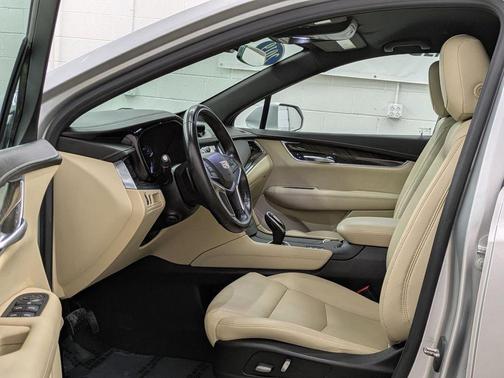 Radiant Silver Metallic 2019 Cadillac XT5 Base