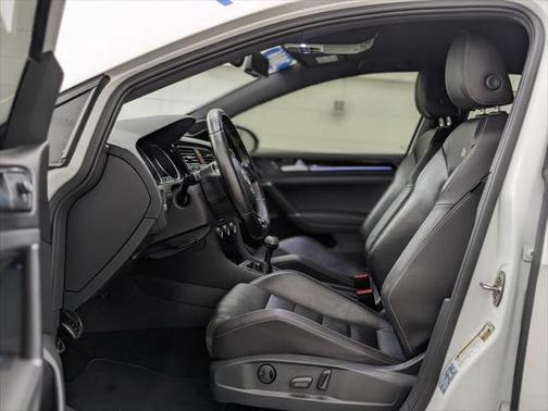 2016 Volkswagen Golf R 4-Door w/DCC & Navigation