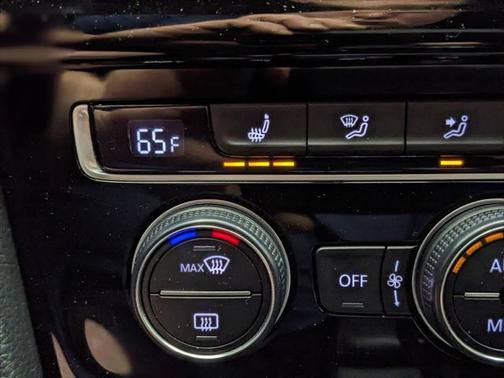 2016 Volkswagen Golf R 4-Door w/DCC & Navigation
