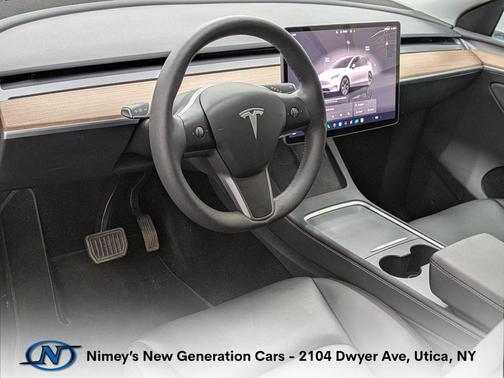 Pearl White Multi-Coat 2025 Tesla Model Y Long Range Dual Motor All-Wheel Drive