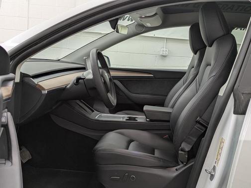 2025 Tesla Model Y Long Range Dual Motor All-Wheel Drive