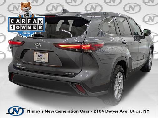 Magnetic Gray Metallic 2024 Toyota Highlander LE