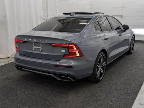 2022 Volvo S60 Recharge Plug-In Hybrid T8 R-Design