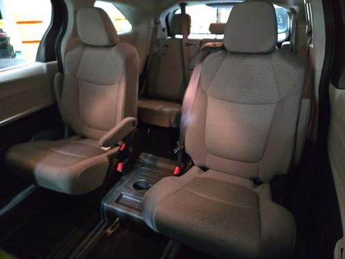 2024 Toyota Sienna LE