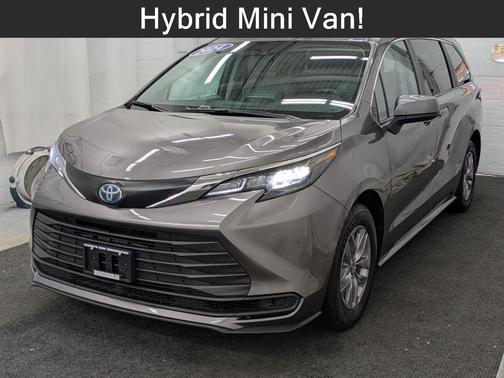 2024 Toyota Sienna LE