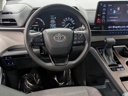 2024 Toyota Sienna LE