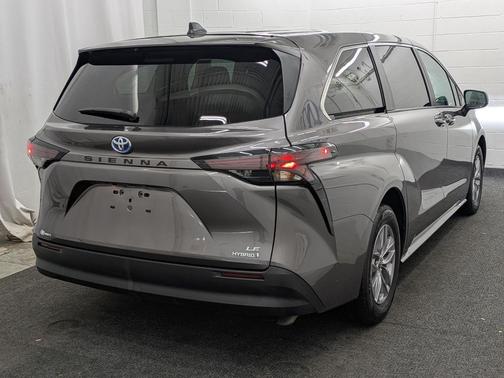 2024 Toyota Sienna LE