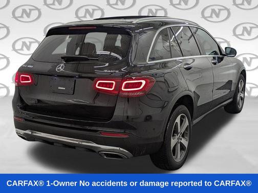 Obsidian Black Metallic 2022 Mercedes-Benz GLC 300 4MATIC