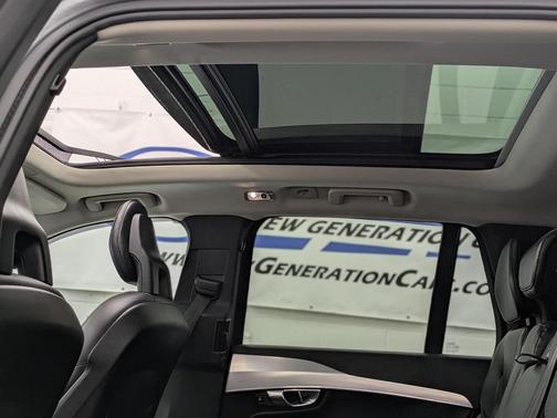 2016 Volvo XC90 T5 Momentum