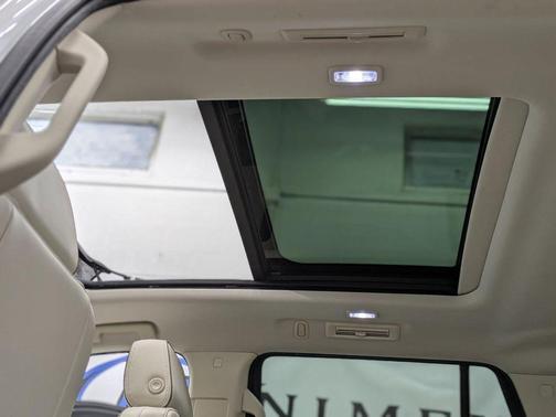 White Frost Tricoat 2021 GMC Yukon Denali