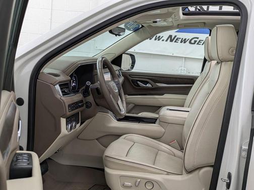 White Frost Tricoat 2021 GMC Yukon Denali