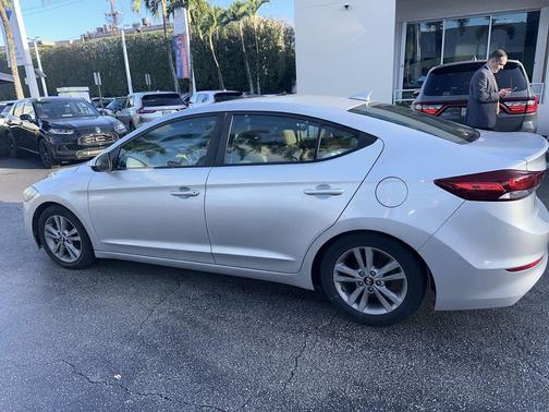 2017 Hyundai ELANTRA SE