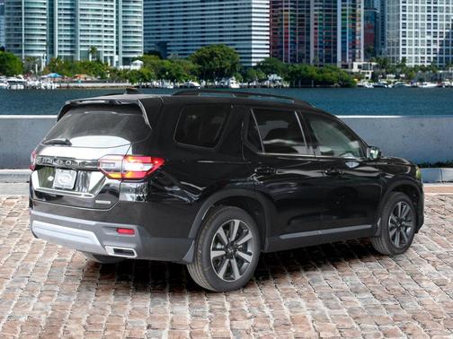2025 Honda Pilot Touring 8-Passenger