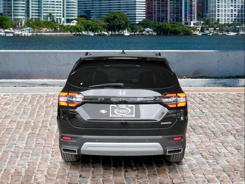 2025 Honda Pilot Touring 8-Passenger