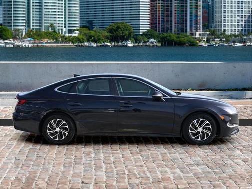 2022 Hyundai SONATA Hybrid Base